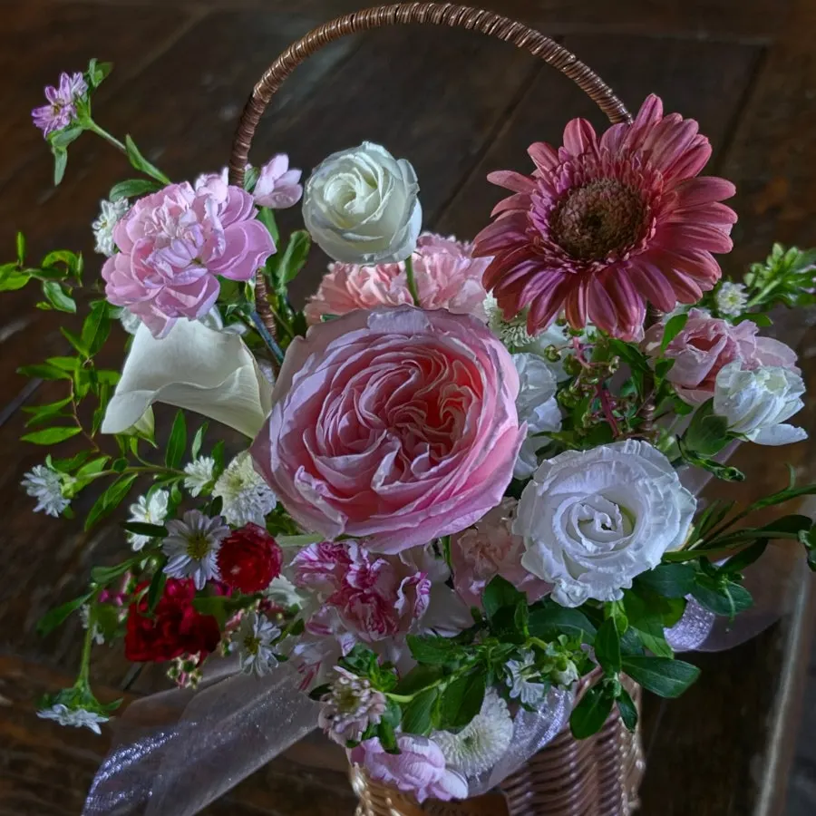 Mini flower basket in a custom color palette