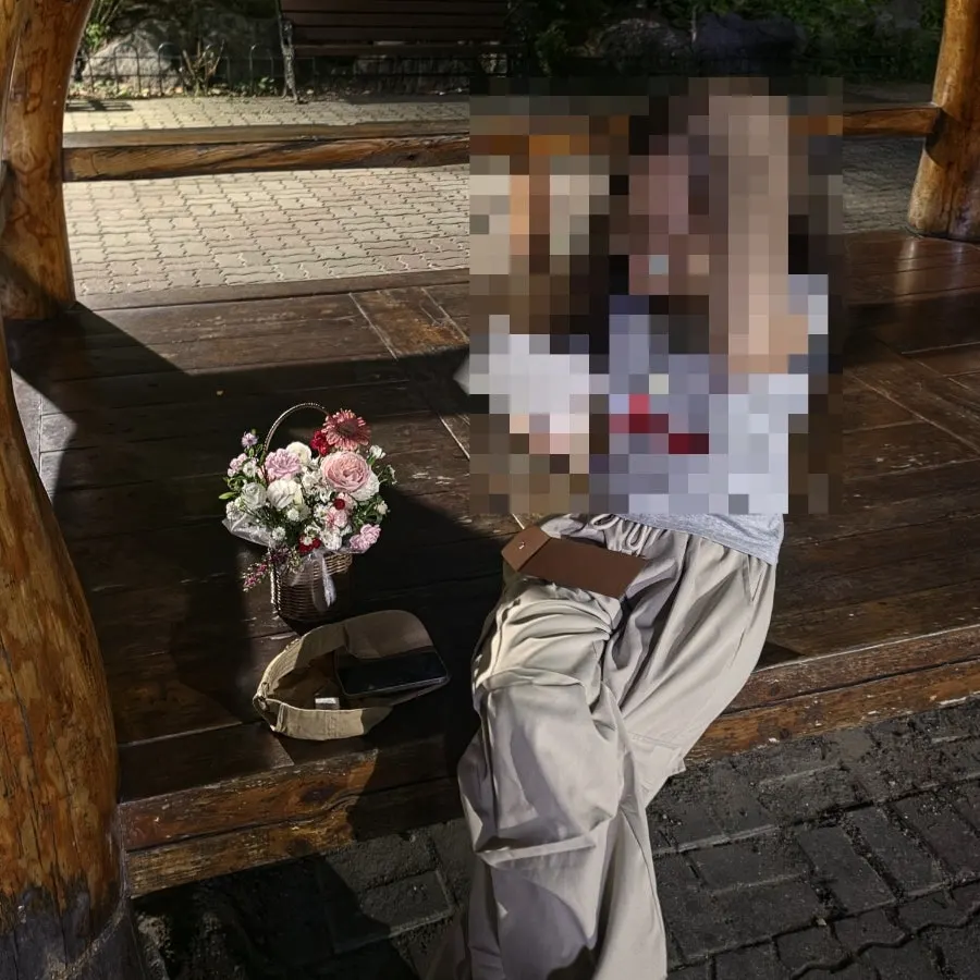 Flower basket with roses and carnations