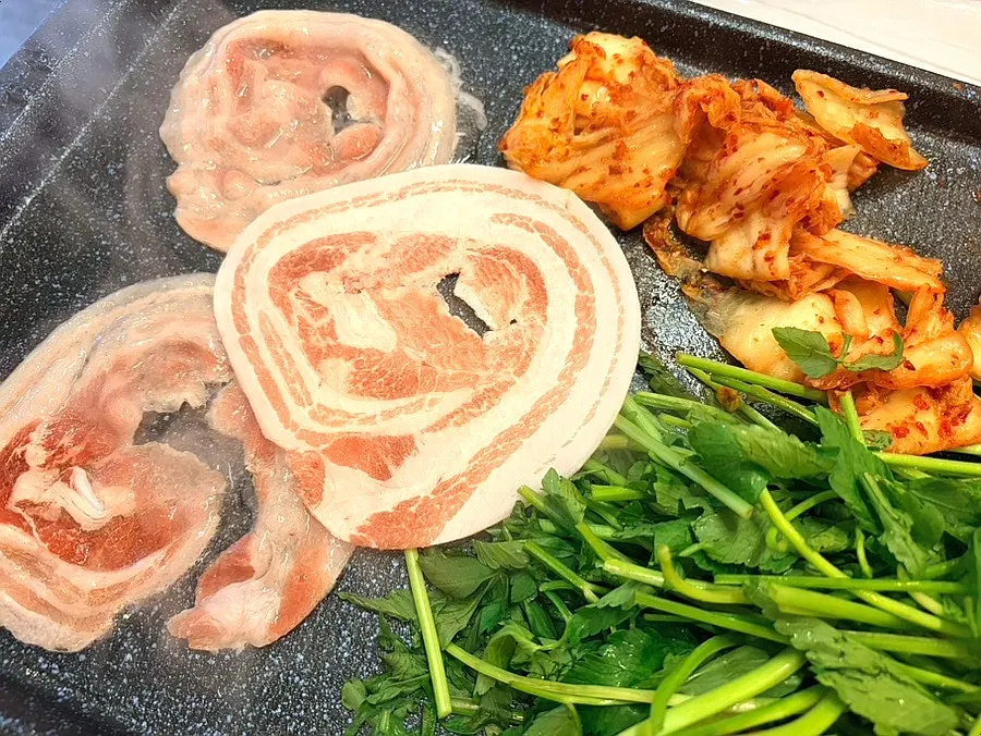Flower naengsam on the grill