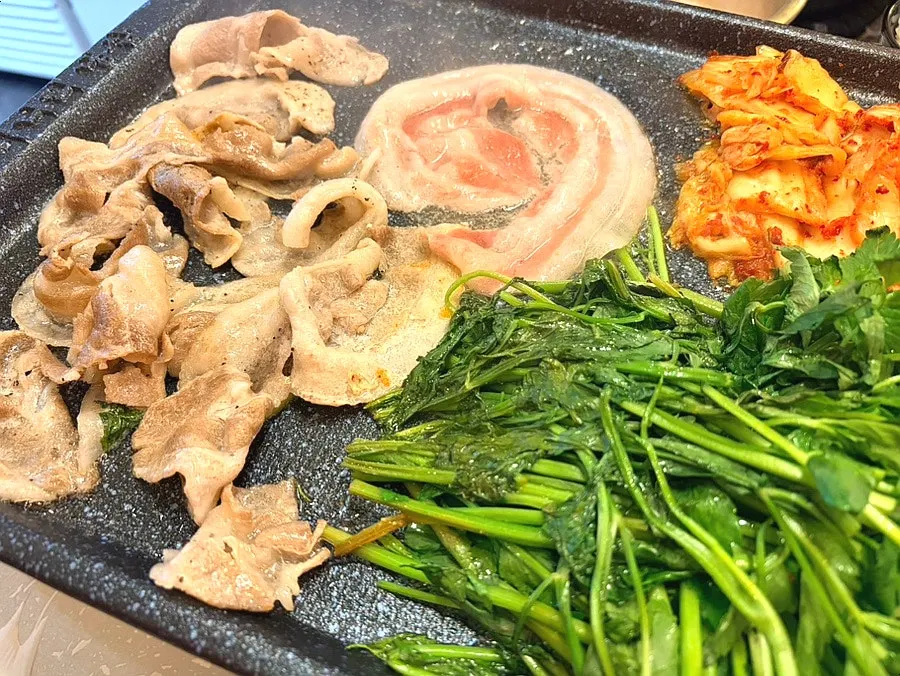 Golden-brown grilled flower naengsam