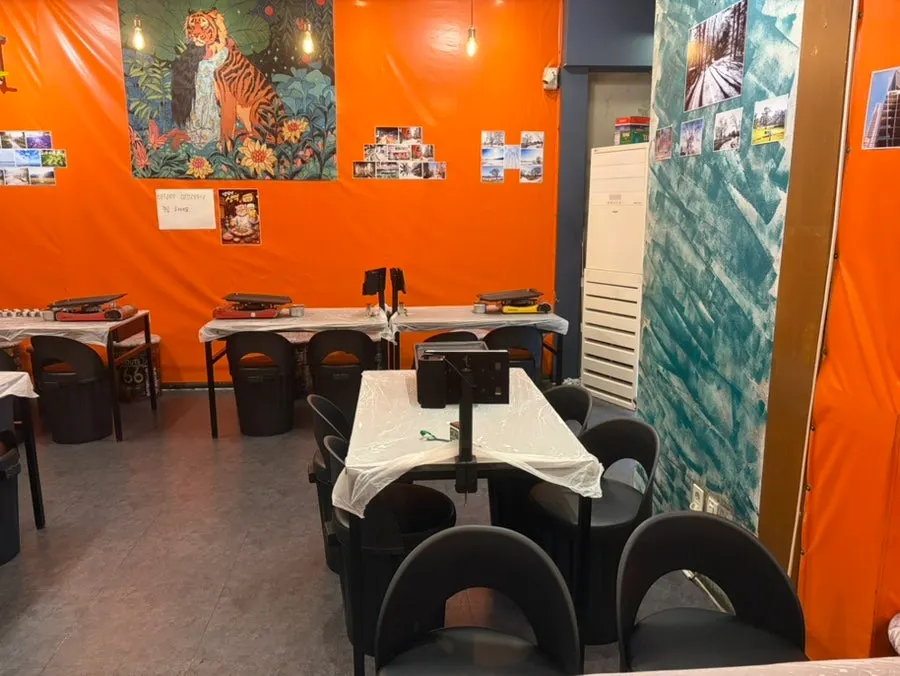 Table seating inside Minari Naengsam