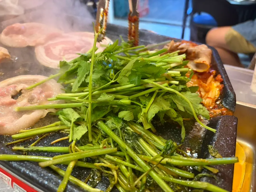A free refill plate of minari