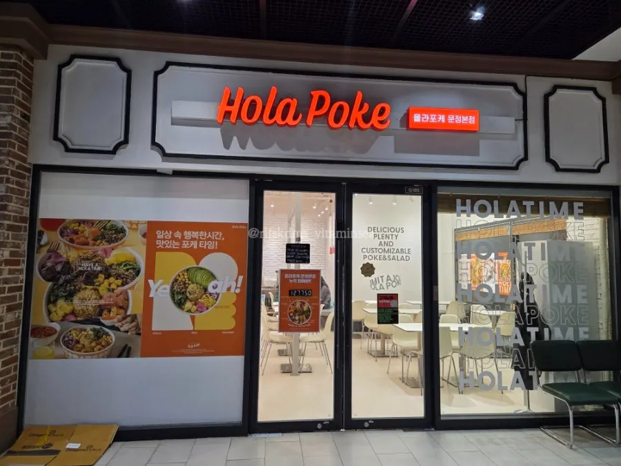 Entrance of Olla Poke Munjeong Main Branch in the basement of Terra Tower A