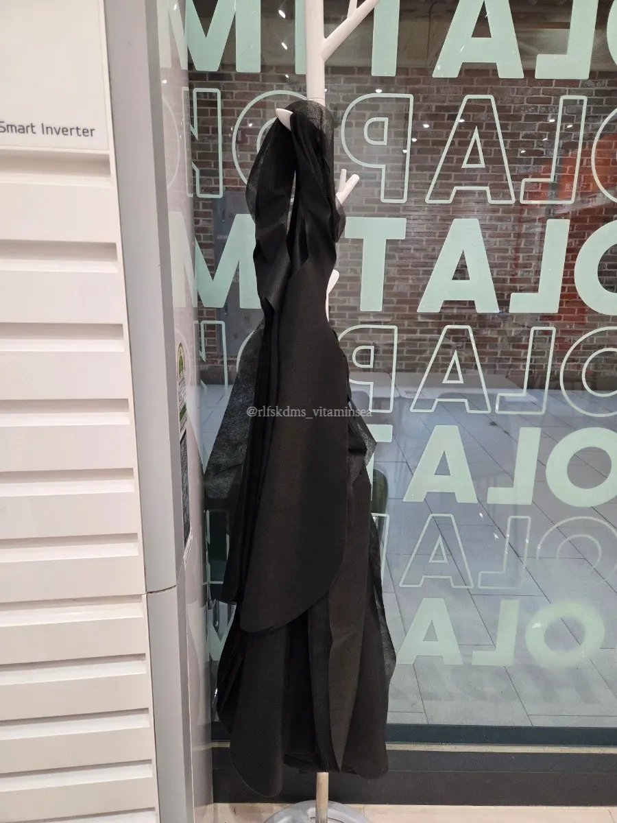Disposable aprons placed to one side of the store