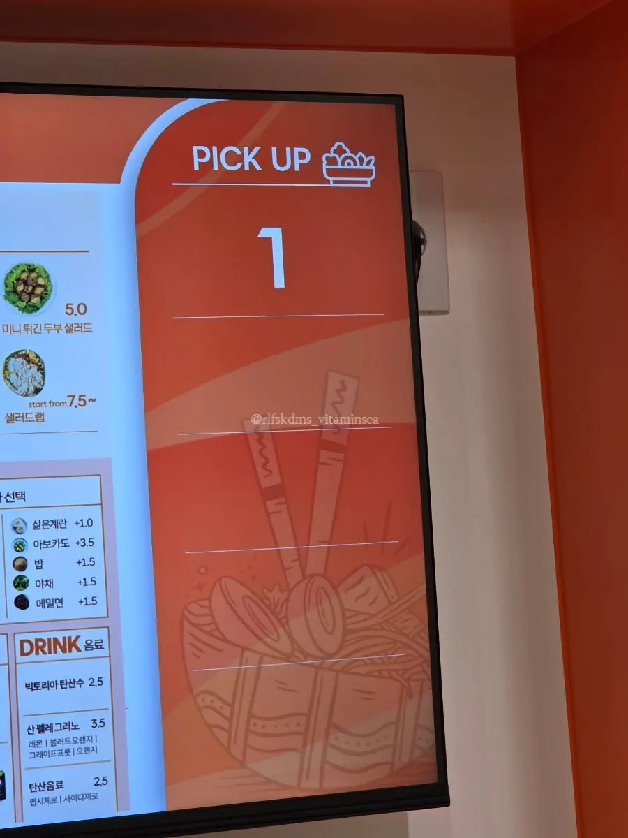 Olla Poke pickup counter with wait notice