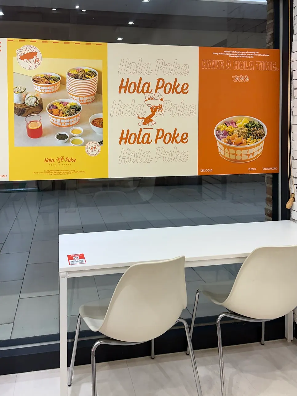 Seating good for solo dining at Olla Poke Munjeong Main Branch