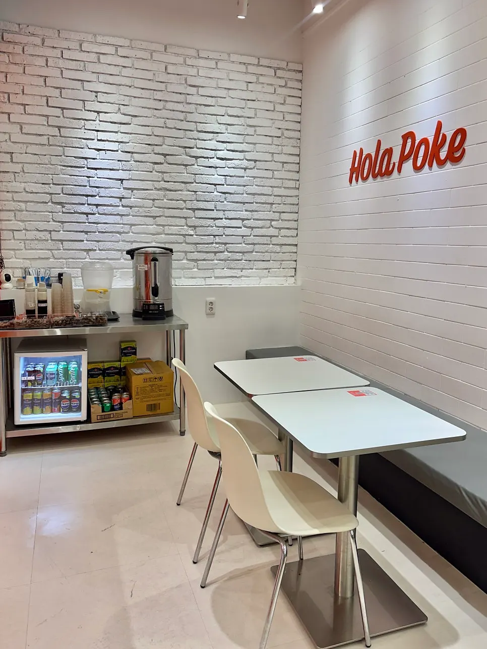 Overview of seating at Olla Poke Munjeong Main Branch