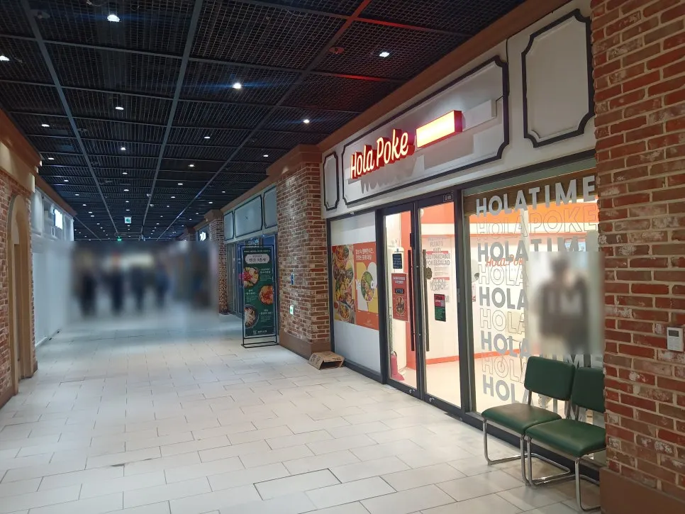 View of the basement shopping area at Tera Tower in Munjeong Legal Town