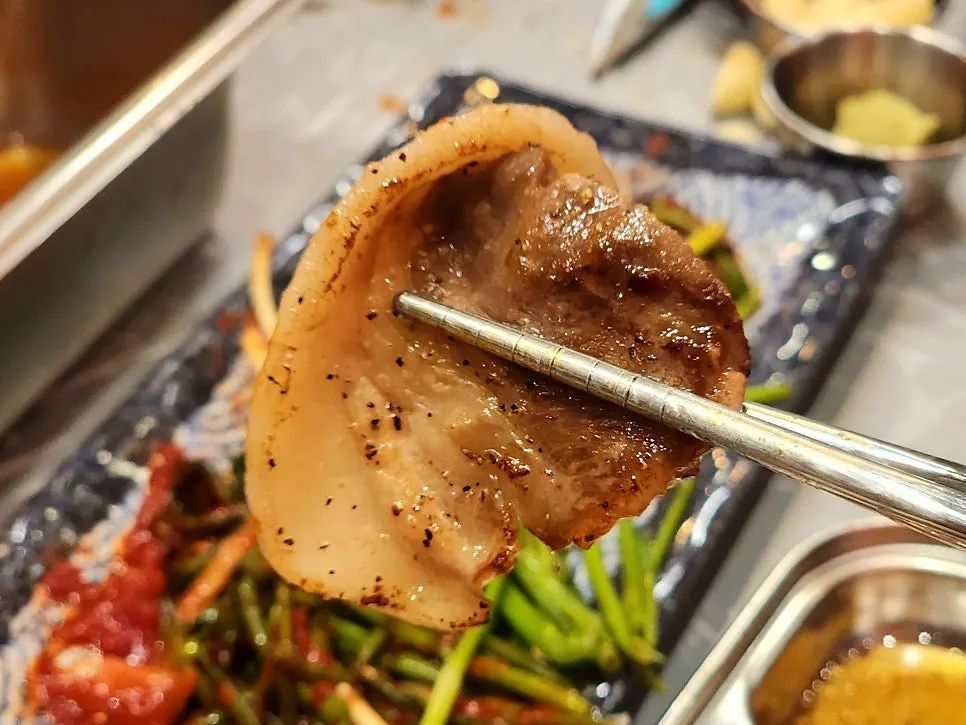 미나리 뽈항정살 생고기 접시