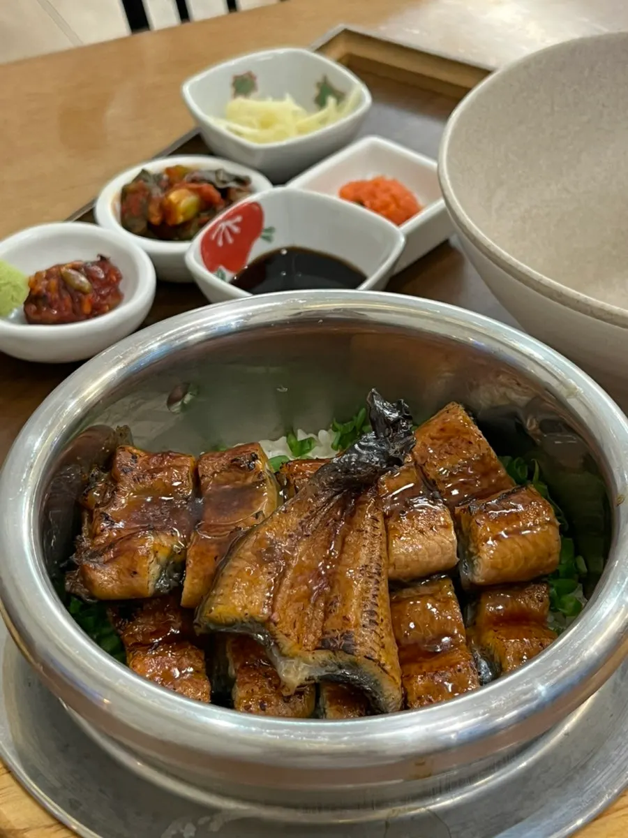 메가커피 옆 고메무이 매장 외관