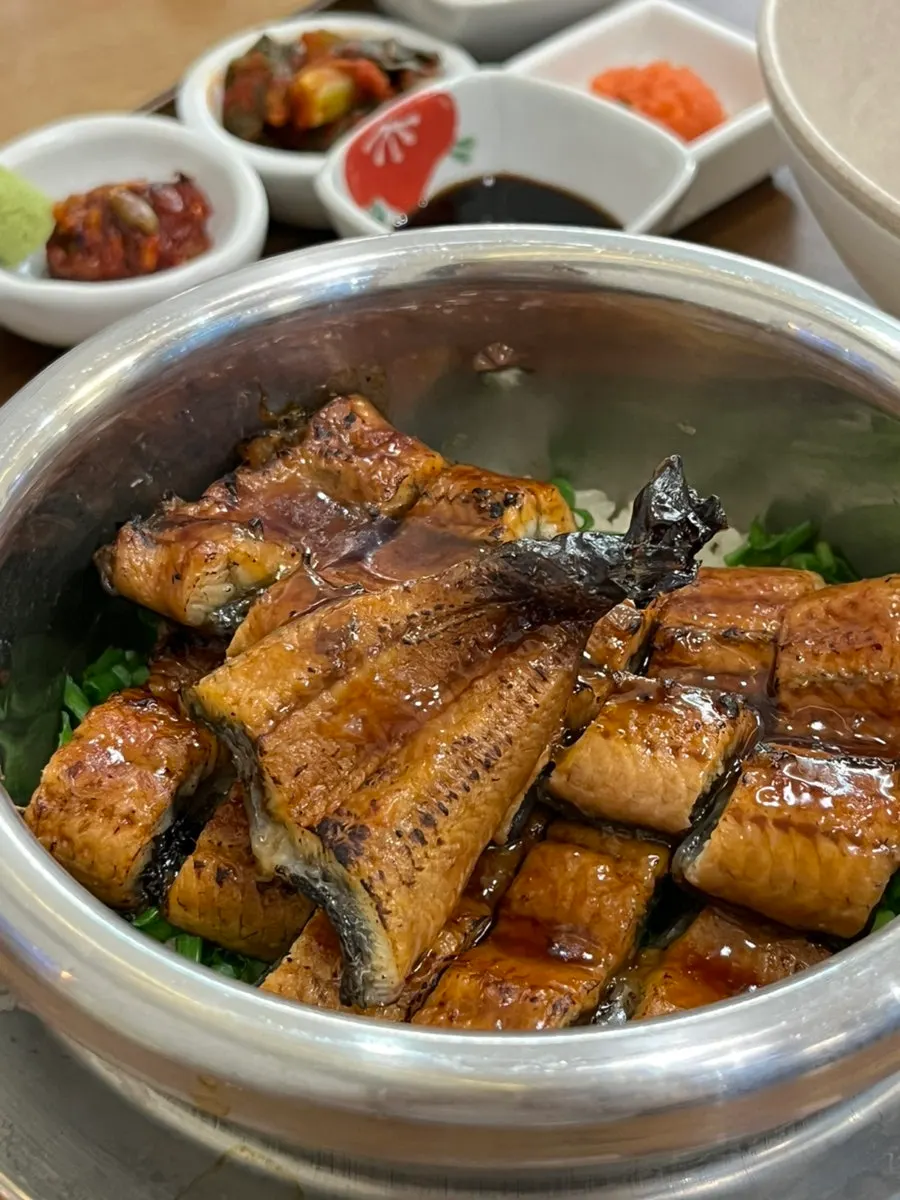 혼밥 손님이 많은 고메무이 실내 풍경