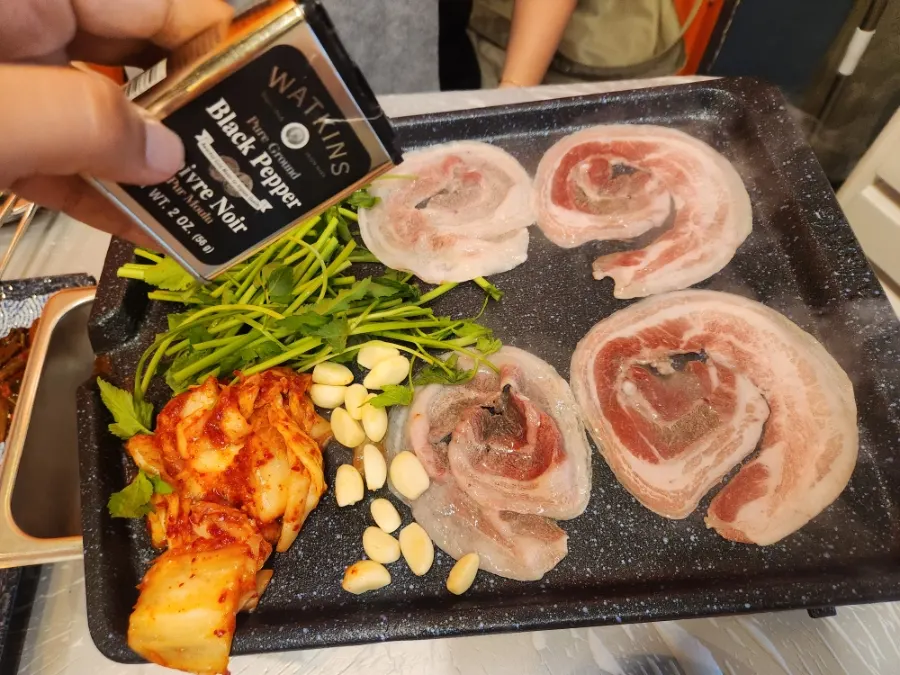 Naengsam grilling on the tabletop grill at Minari Naengsam near Munjeong Station