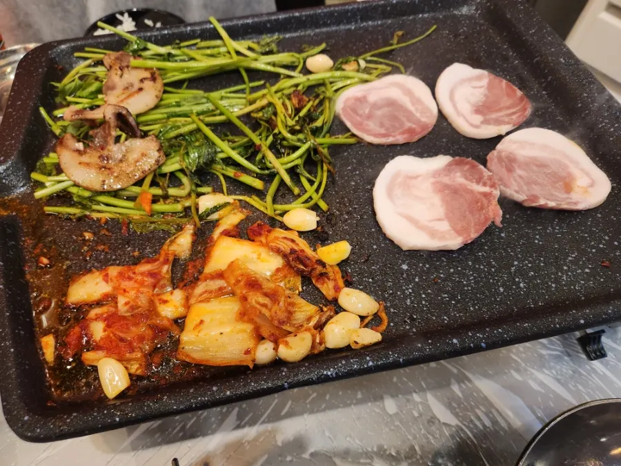 Grilled cheek-and-jowl pork with minari