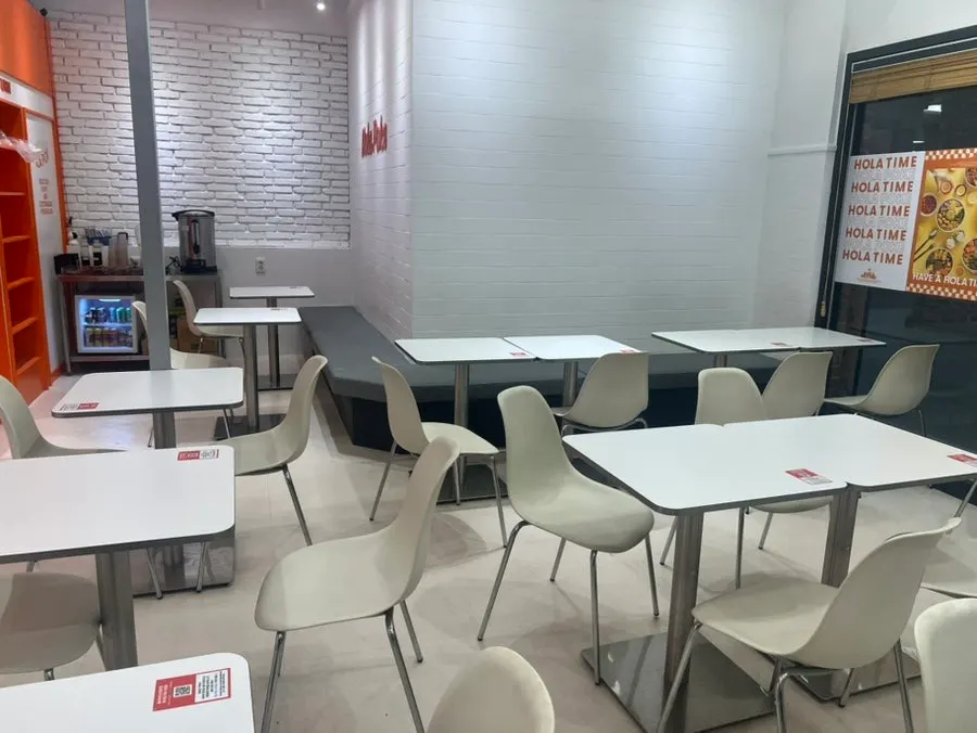 Solo and group seating at Olla Poke