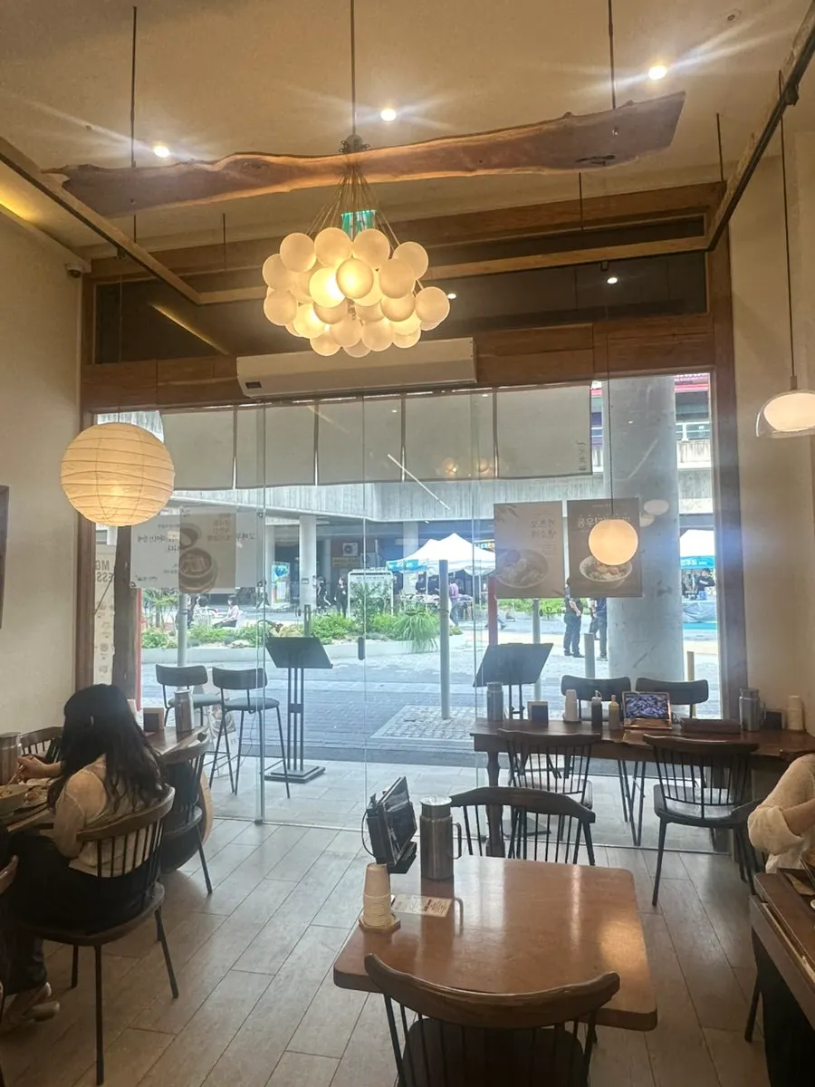 Gome Mui Songpa Munjeong pot rice and tonkatsu menu board