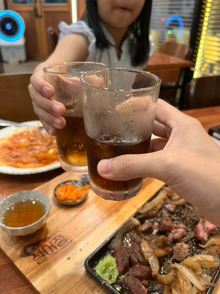 Drinks and side dishes on the table at Seoreojeong Munji Branch