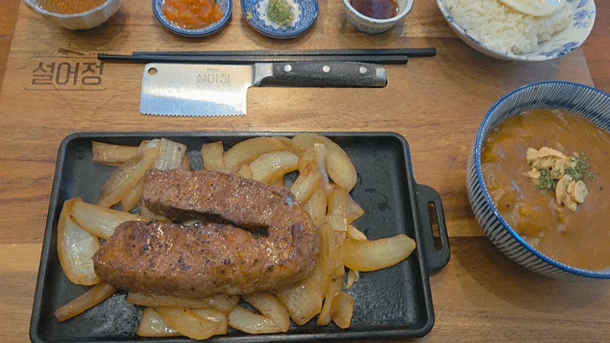 힘줄을 제거한 부채살 스테이크