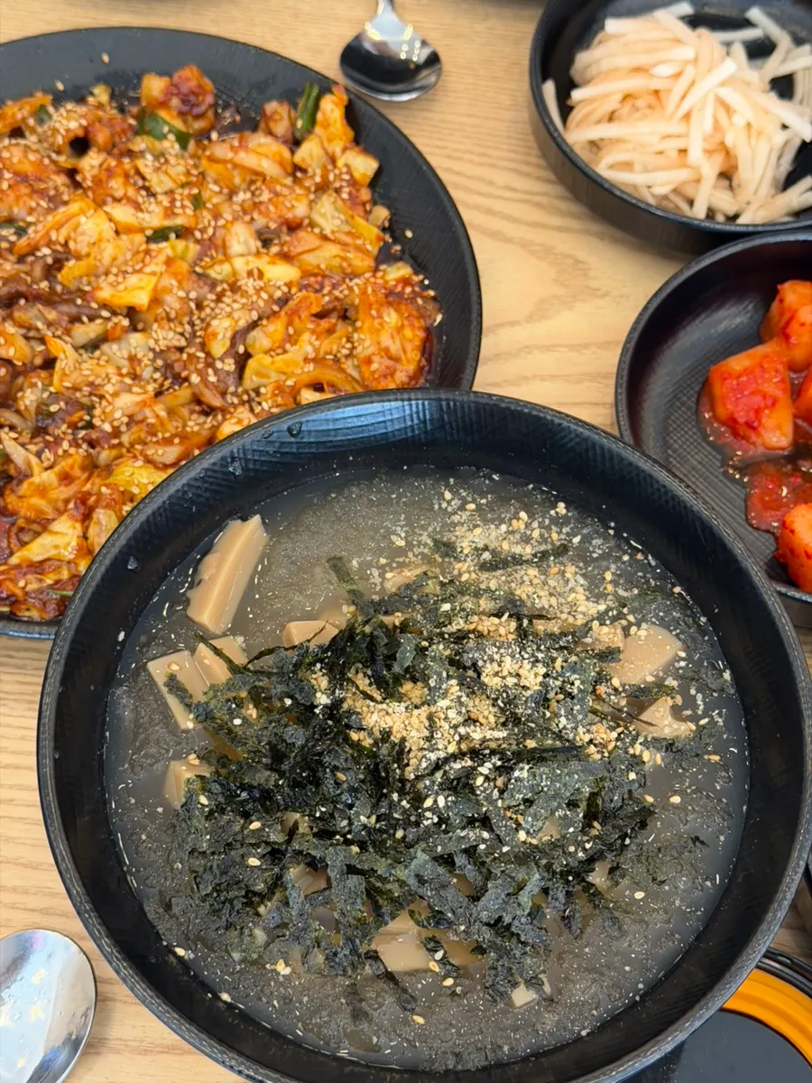 주꾸미볶음과 함께 나온 묵사발