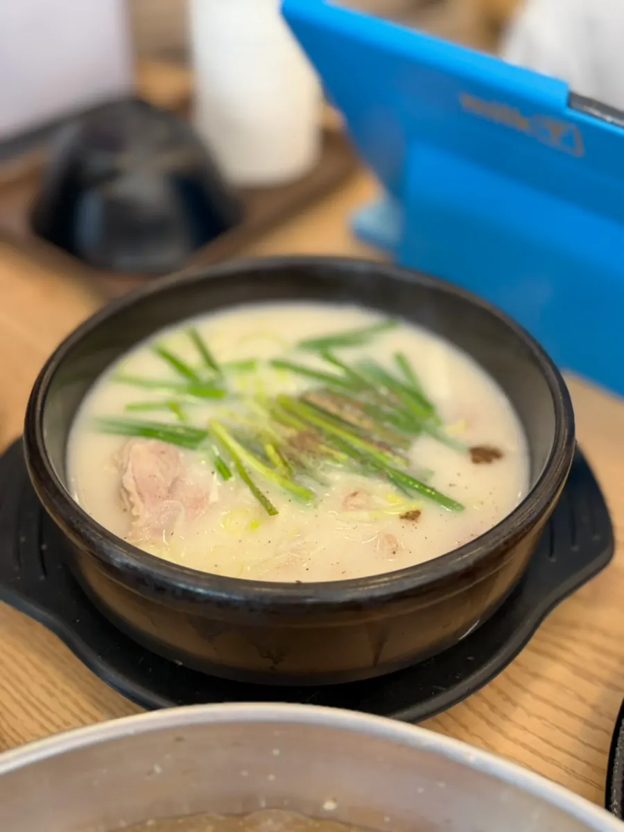 아이들 메뉴로 주문한 수육국밥