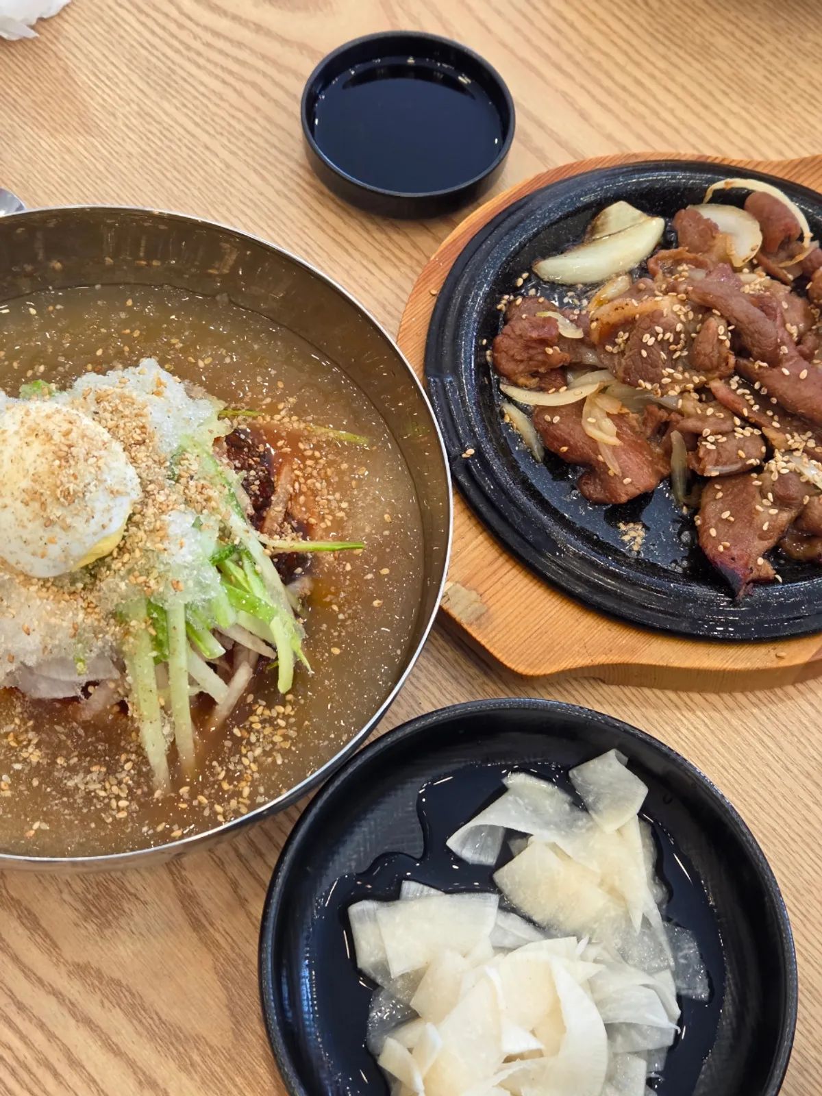 양념장이 듬뿍 들어간 물비빔냉면