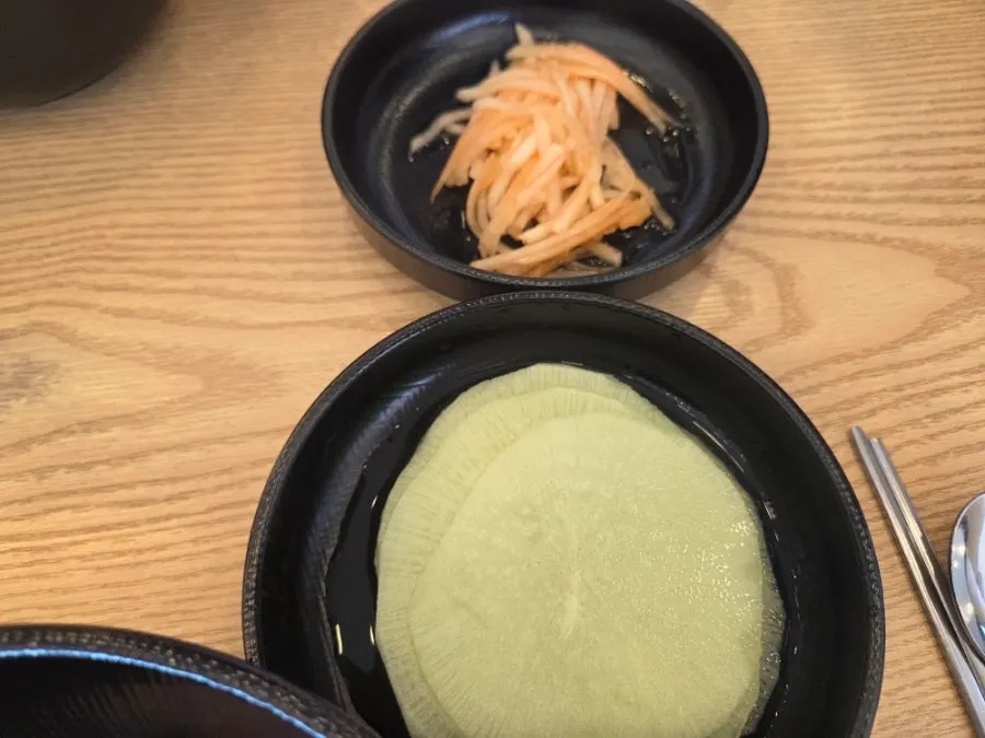 날치알주먹밥 한 접시