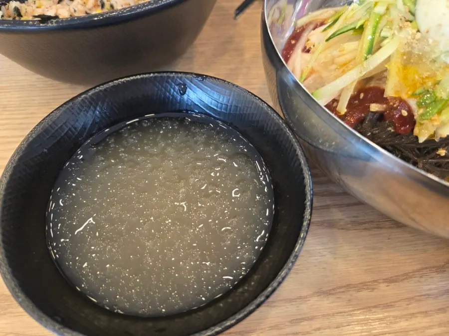김치가 듬뿍 든 묵사발