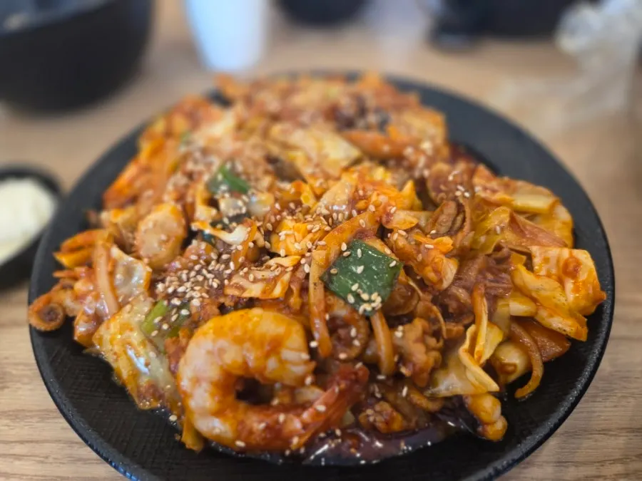 쫄깃한 칡냉면 면발