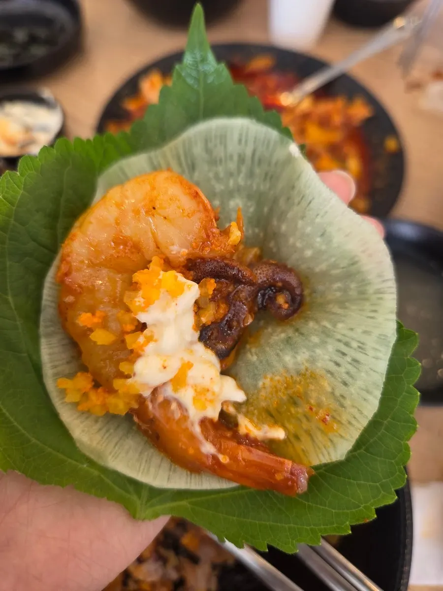 큼직한 새우가 올라간 쭈삼새