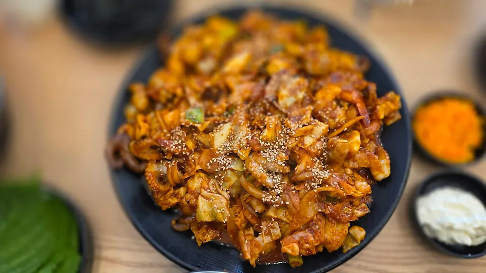 The full order of jjukkumi-saeu, three servings