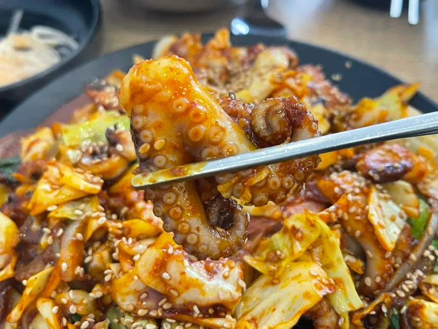 푸짐하게 나온 2인 쭈꾸미새우 철판