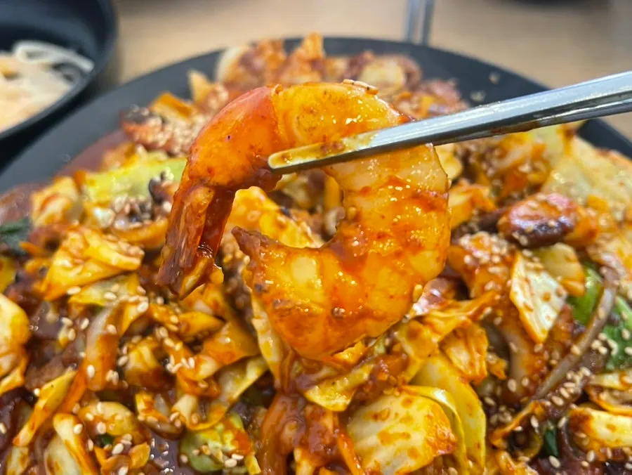 불맛 입힌 오동통한 쭈꾸미 클로즈업