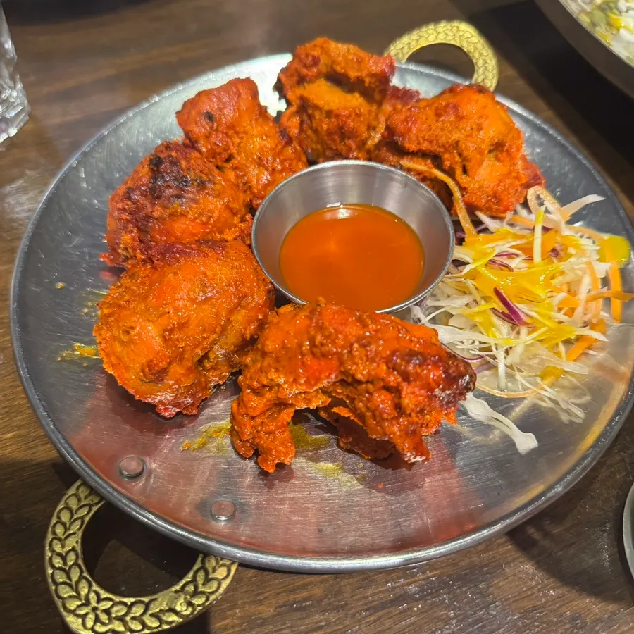 세트에 포함된 탄두리치킨 접시