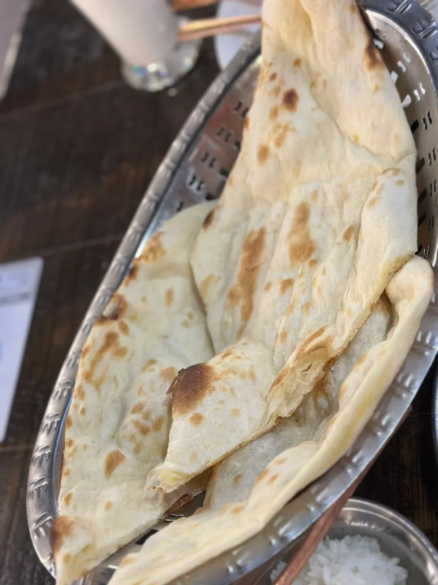 Set B with chicken tikka, naan, rice, and curry all together