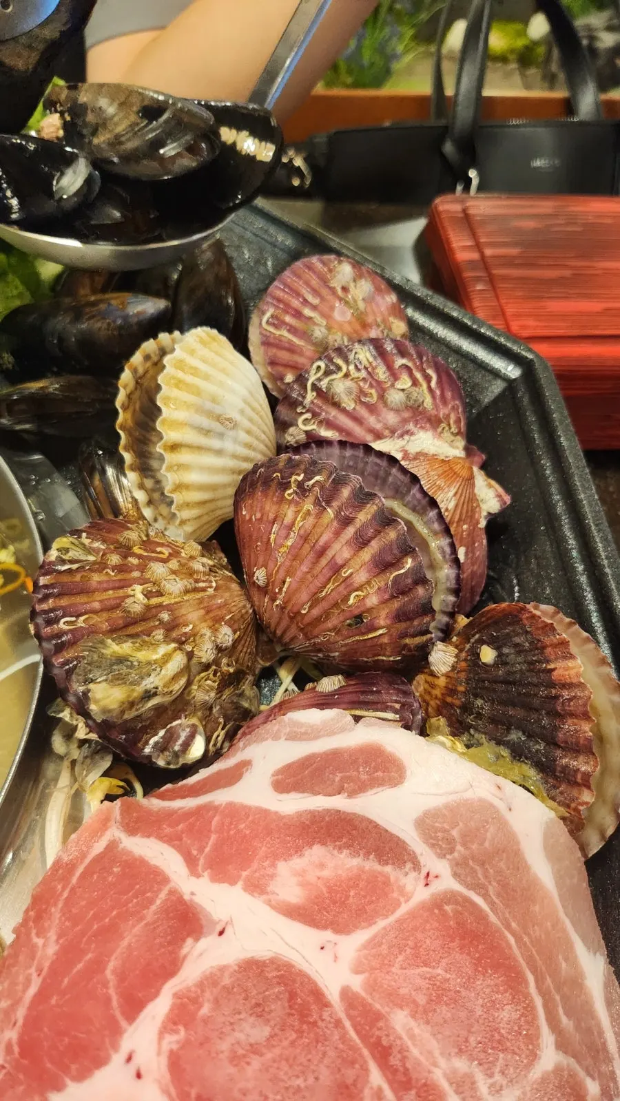 Vertical shot of the Palmi clam shabu pot