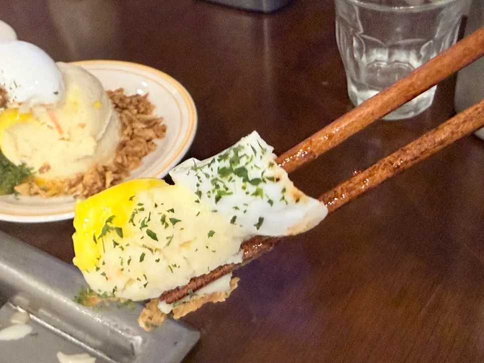 폭포 포테이토 아래 깔린 양파 후레이크