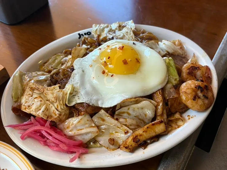 Karai yakisoba topped with a fried egg