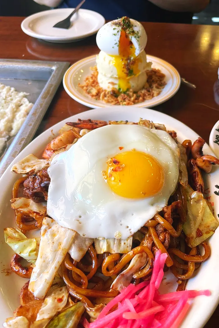 폭포 포테이토와 야끼소바 상차림