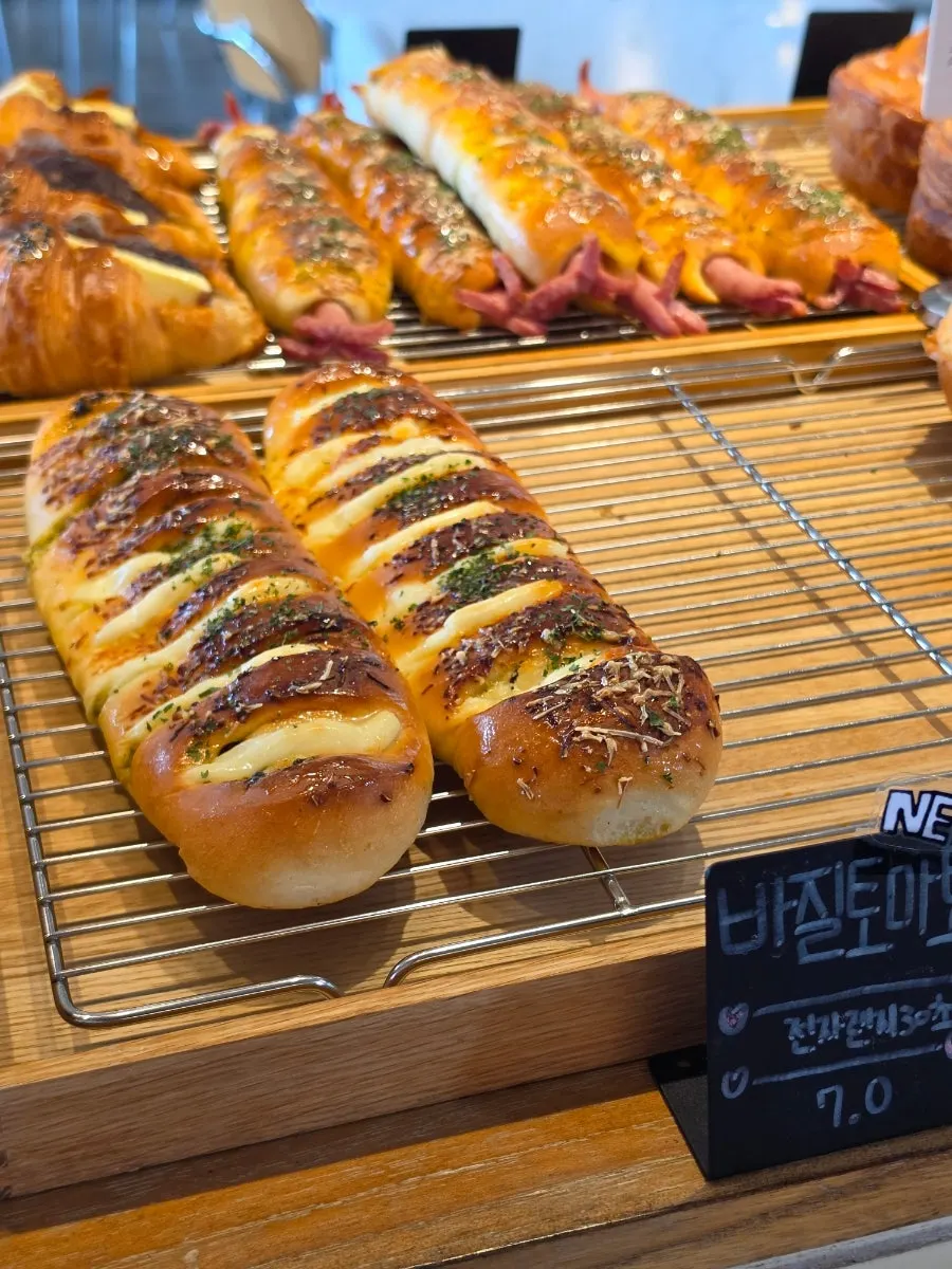 A tray with the bread we picked out