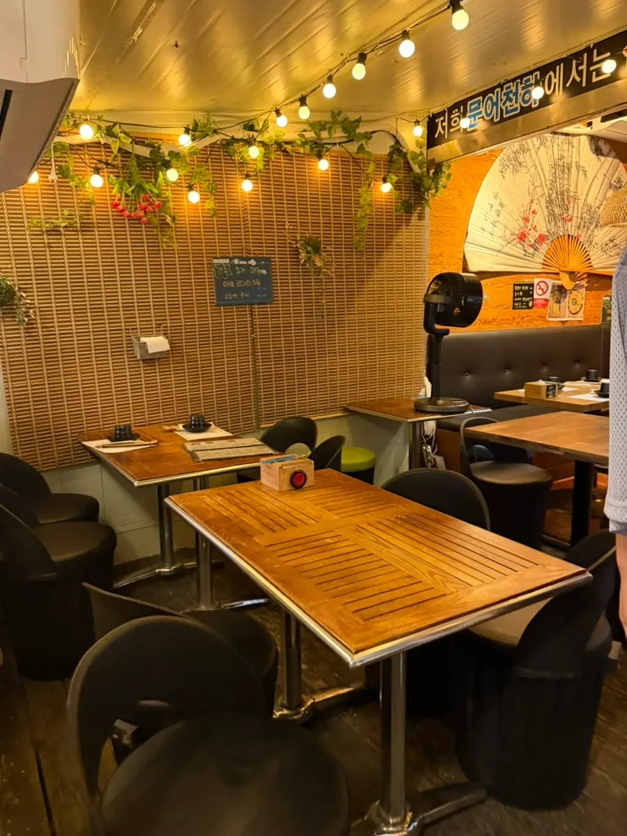 Wood-toned interior of Muneo Cheonha