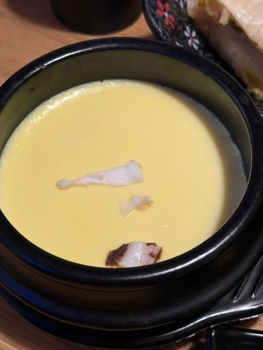 Pudding-soft octopus steamed egg