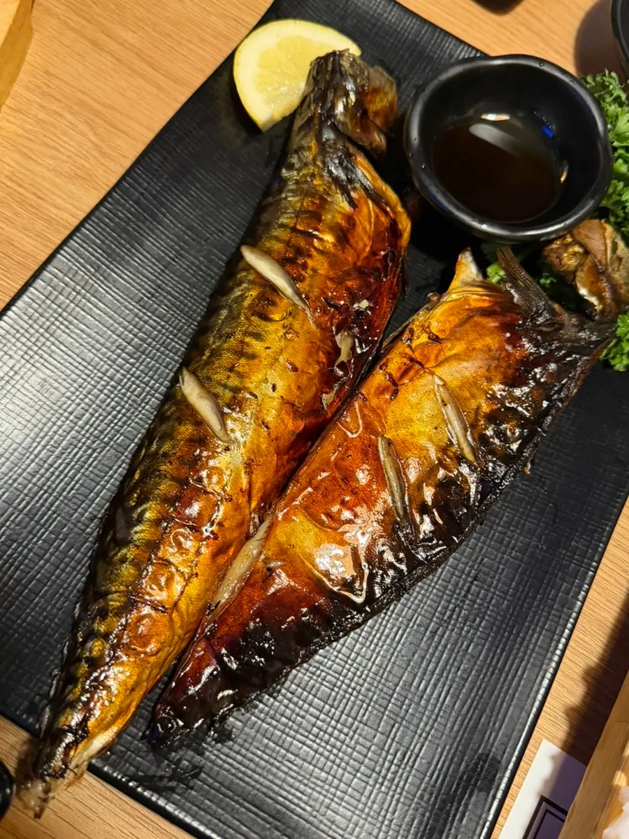 Golden-brown grilled mackerel at Muneo Cheonha
