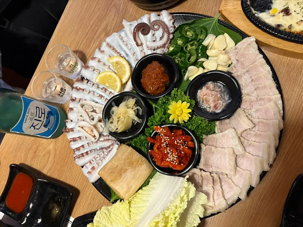 뚝배기에 담긴 서비스 계란찜