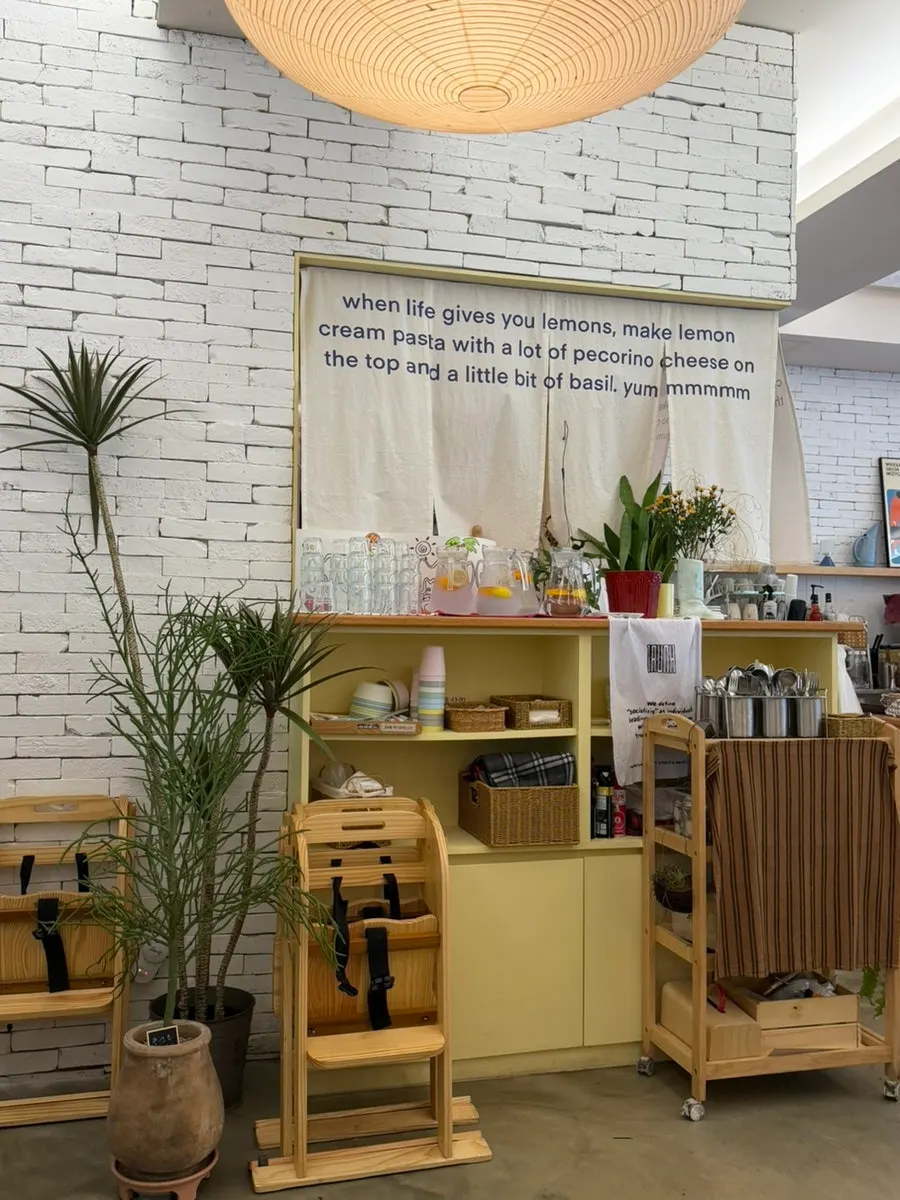 멀멀 판교 산뜻한 브런치 카페 내부