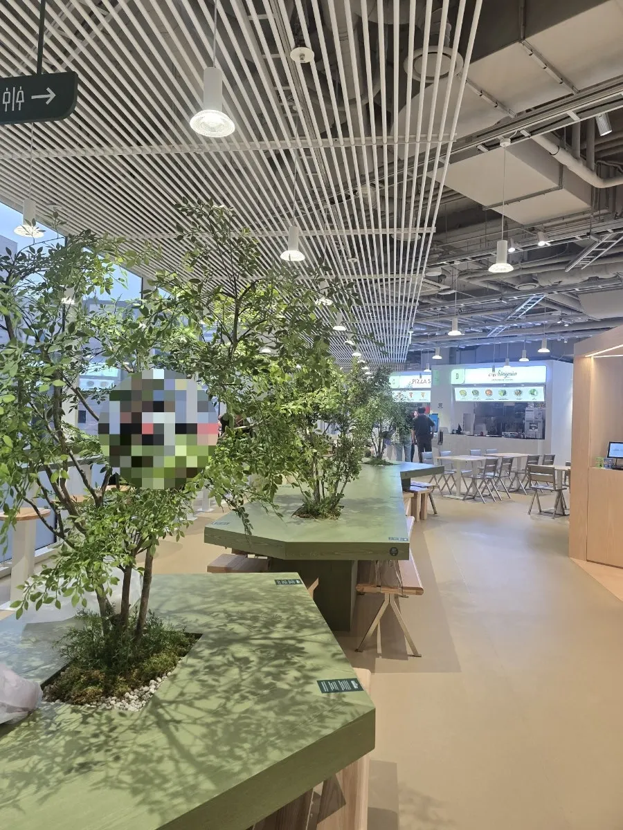 4th floor food garden at Musinsa decorated with green plants