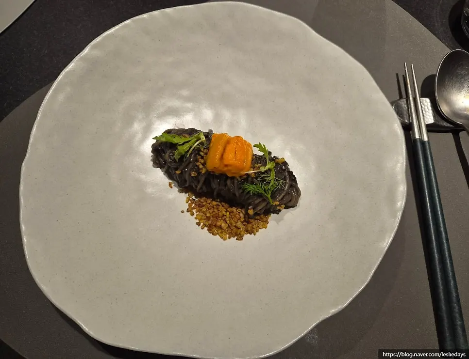 The shredded potato pancake served with aioli sauce