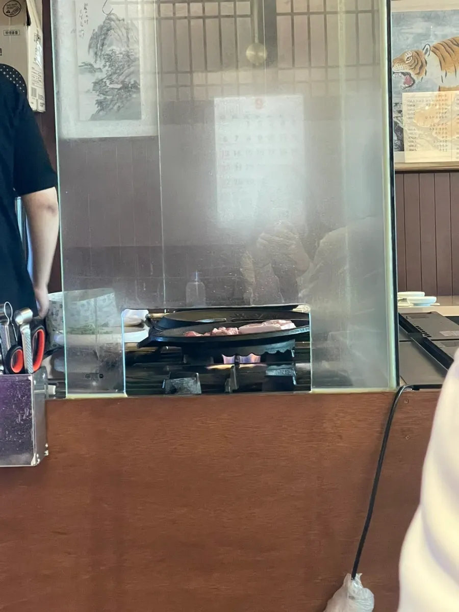 무쇠뚝삼겹 상대원점 입구 쪽 모습