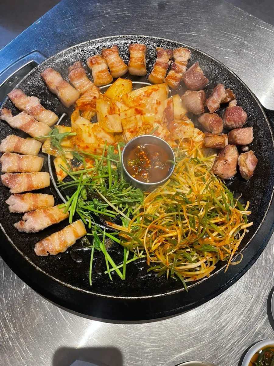 2인 실속세트 주문 후 세팅된 테이블