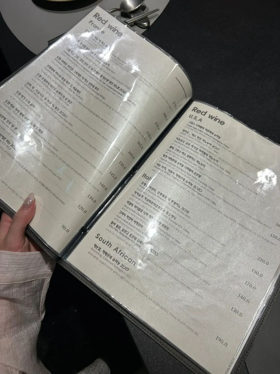 MUSEO's list of wines and makgeolli