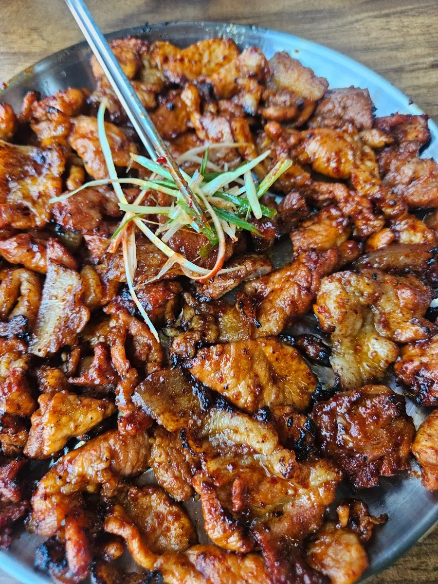 Table set after ordering charcoal gochujang pork for two