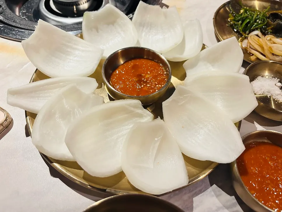 노릇하게 구워져 나온 삼겹살